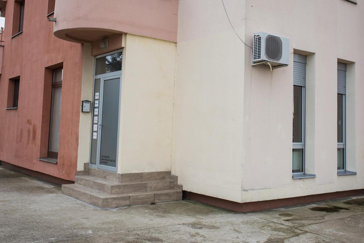 Top Apartment Ni Exteriör bild